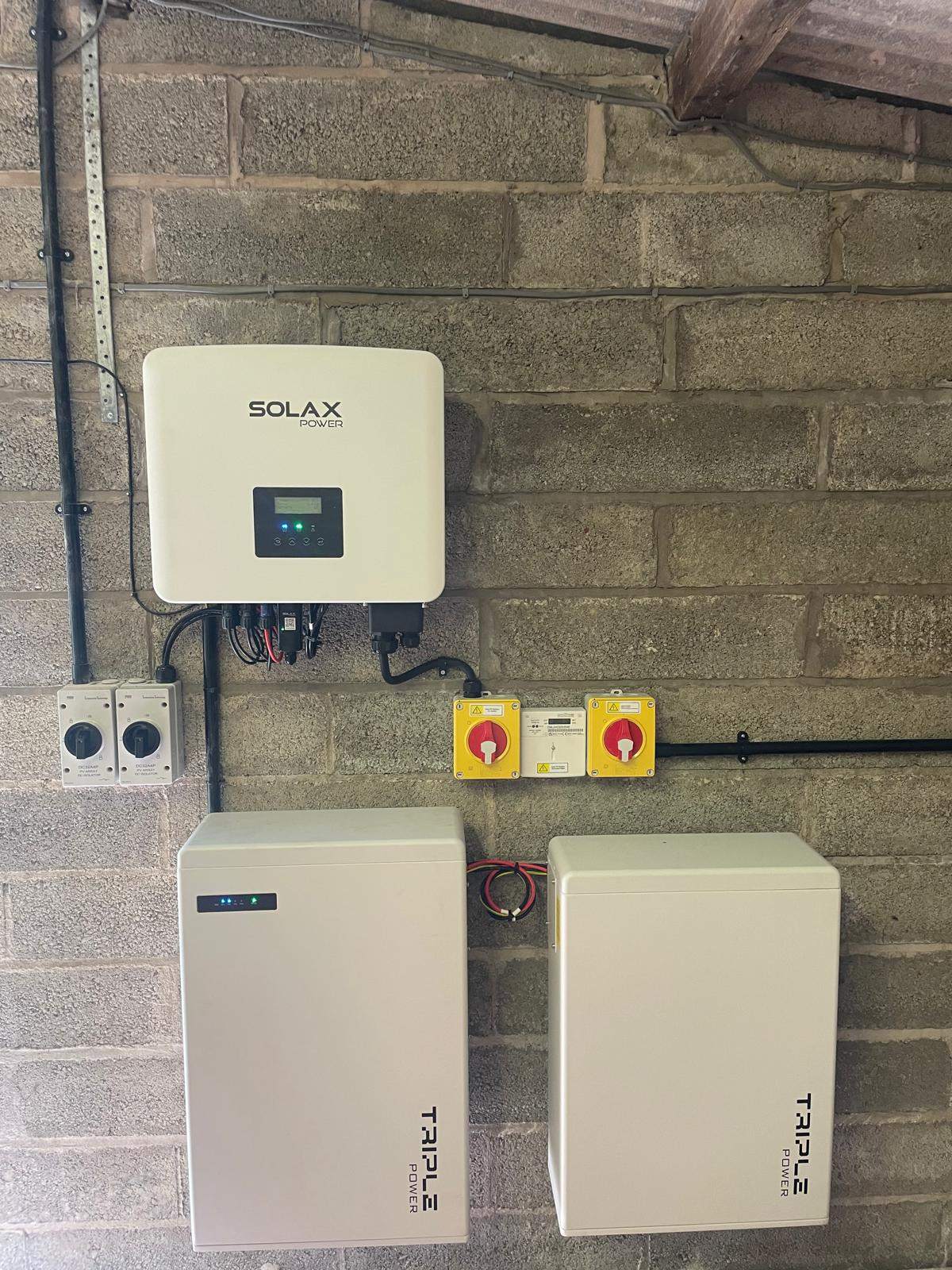 Compact battery storage unit